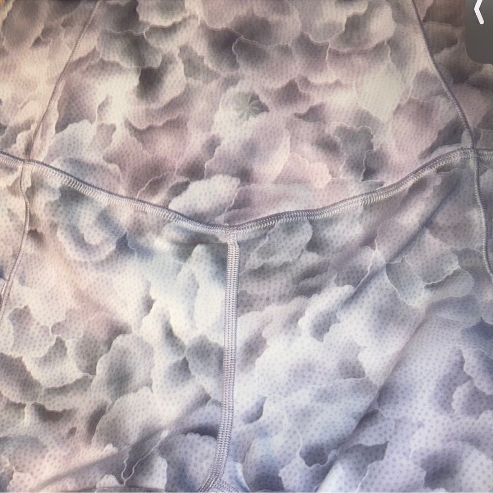 Athleta Salutation Stash Tight in Hera Abstract Grey SP Petite - Picture 5 of 7
